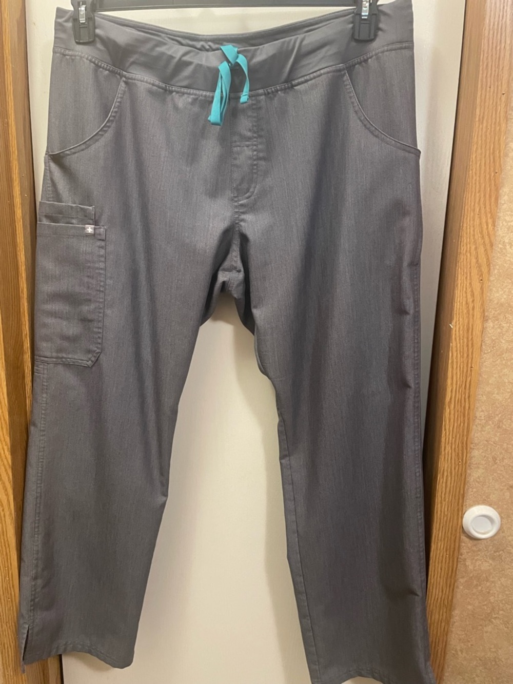 Figs Kade Women’s Gray Scrub Pants with Teal Accent